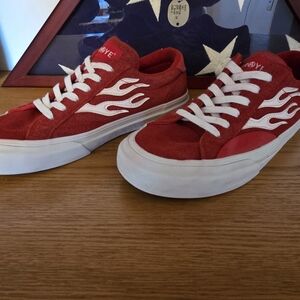 STRAYE Men's Red and White Skate Shoes